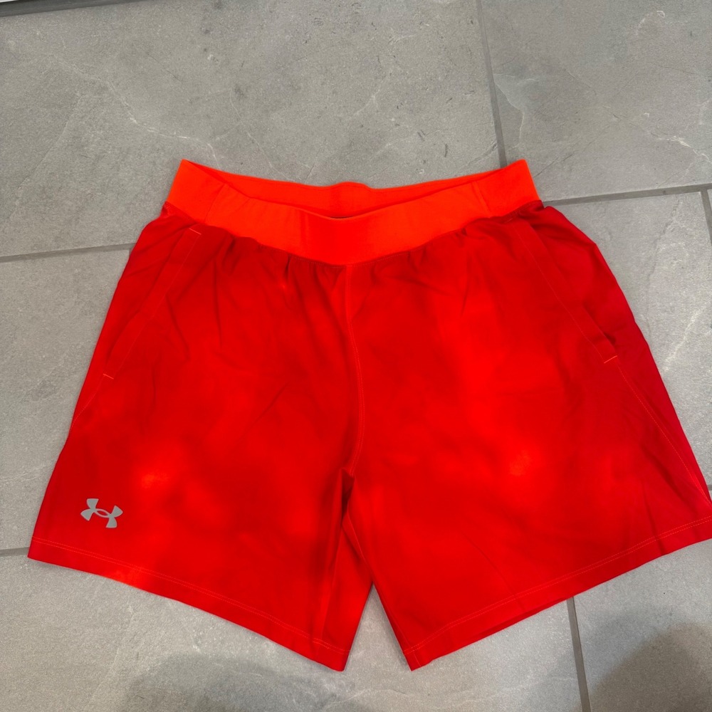 Under Armour Mens Fitted Athletic Training Shorts Red Size Large 7 Inch Inseam